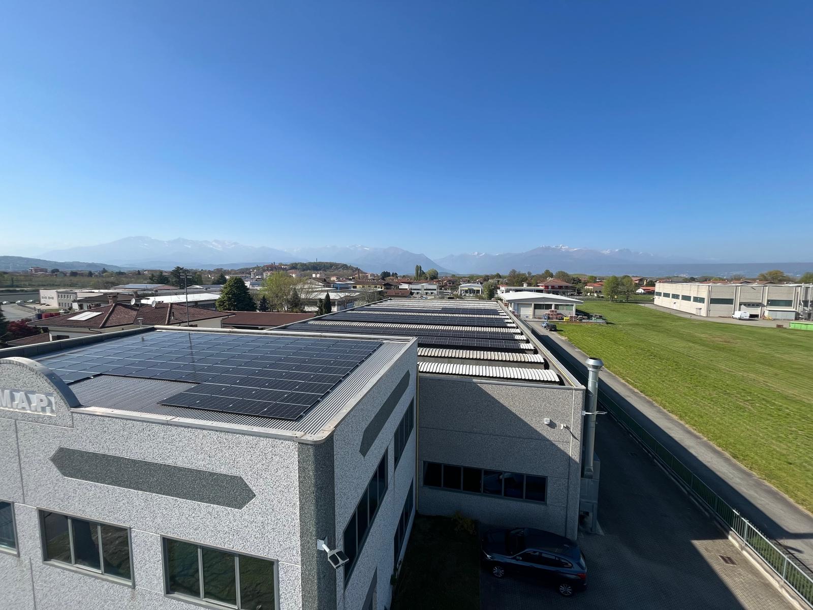 Pannelli fotovoltaici sul nostro capannone aziendale Pannelli fotovoltaici sul nostro capannone aziendale